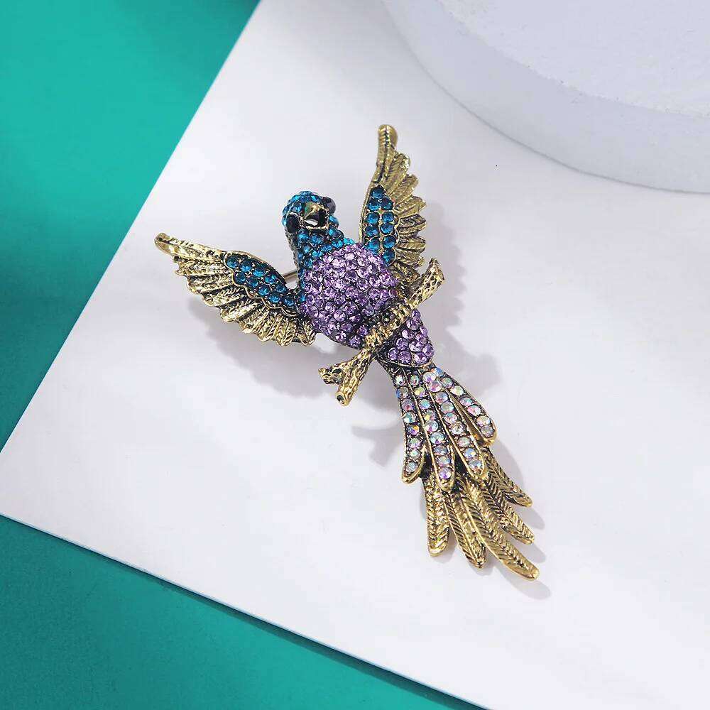 ZAKOL Exquisite Full Crystal Luxury Hummingbird Brooches Badges for Women Men High-end Classic Animal Pins Buckles