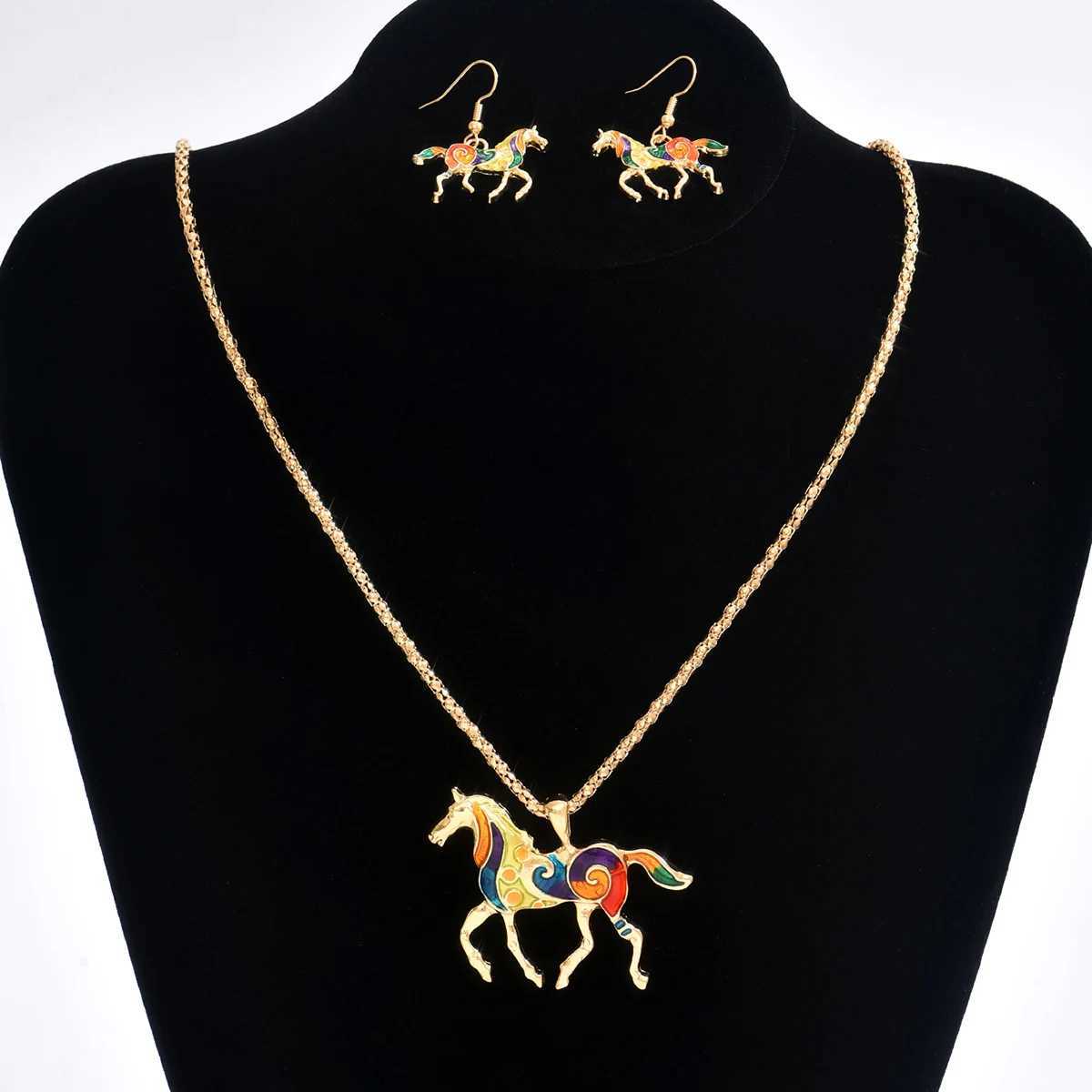 Animal Horses Pendant Necklaces Little Rainbow Horse Jewelry Drops of Oil Glaze Horses Necklace for Teen Girls Horse Lovers Y251227