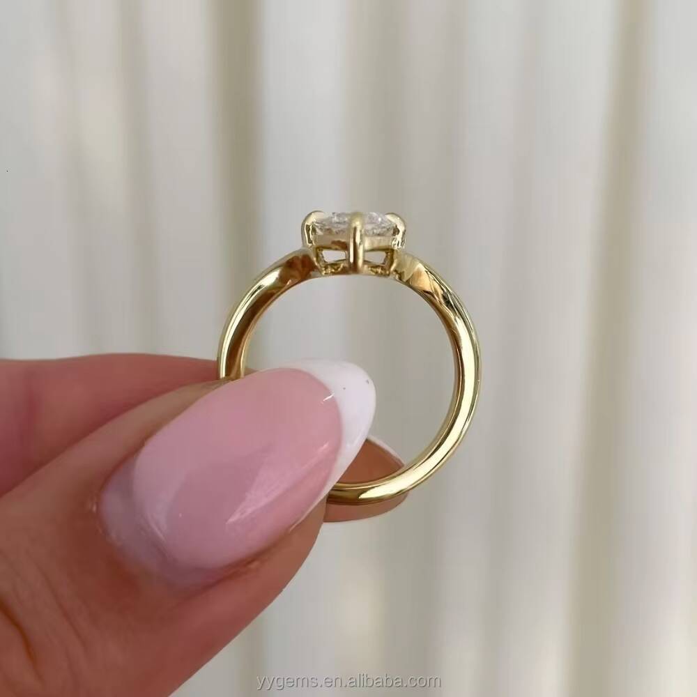 Yu Ying Custom Gorgeous Marquise Solitaire 18K Yellow Gold Rings 25CT Eye Moissanite Diamond Fine Jewelry Women Wedding Rings