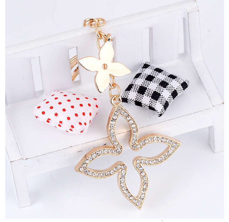 Women's Clover Charm Bracelet Keychain Ornament Hanging Chain metal keyring Hot Sale New Accessories Pearl Bow Pendant Jewelry Free Shipping