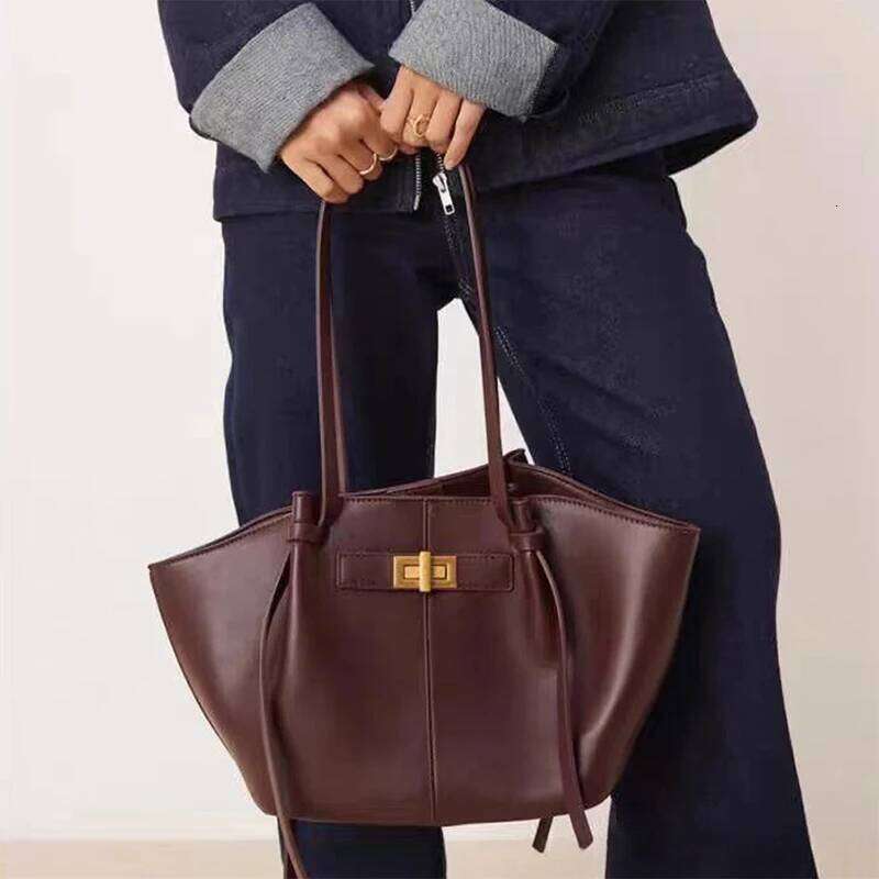 Brand Wing Shaped Handbag Luxury Gold Lock Buckle Design Tote Women Large Capacity Shopping Elegant Commute Underarm Bag MOMOTU