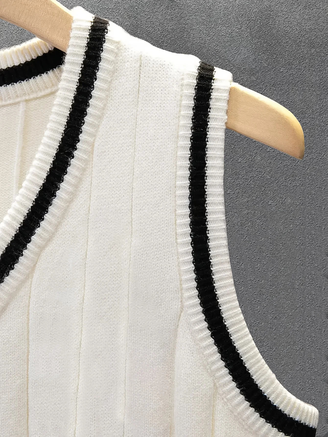 LVLAEA Old Money Men Ribbed Striped Decoration Autumn Fall Tank Top Sleeveless Vneck Casual Warm Knitted Sweater Vest for 251225