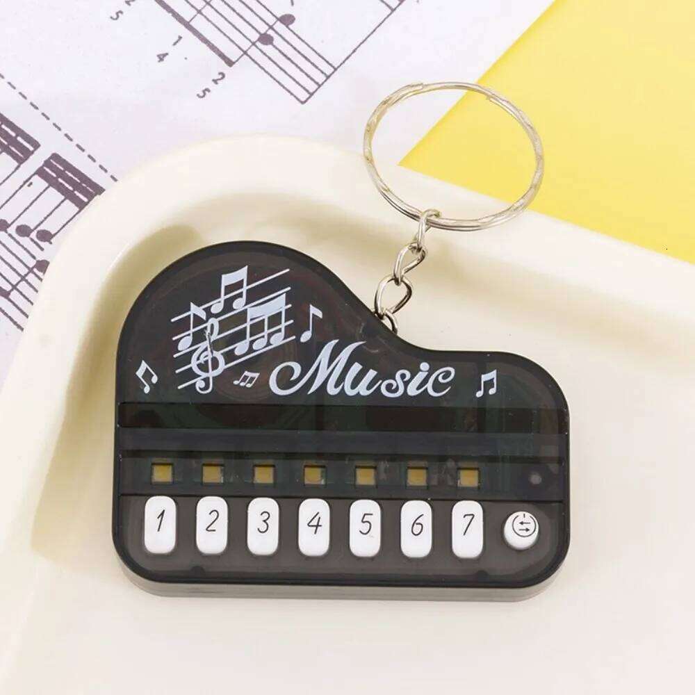 ZAKOL Creative Mini Electronic Piano Keychain With Music Luminous Funny Toy Bag Car Key Pendant Small Gift for Lovers Friends