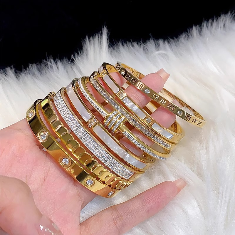 Luxury Brand Designer Jewelry Hot-Selling Unique Minimalist Style Niche Design Fashion Steel Non-Fading Bracelet Fashionable Light Luxury Elegant Vers