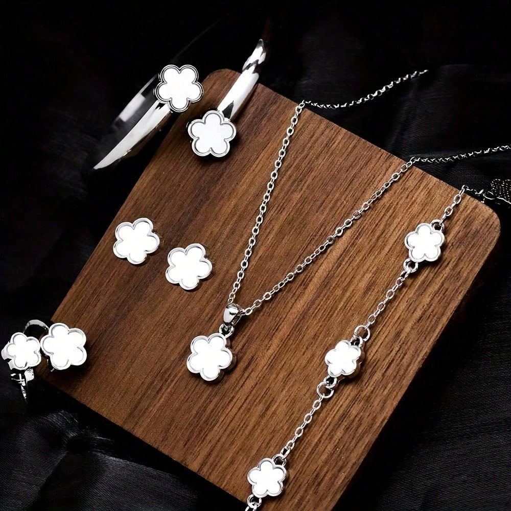 Luxury Brand Designer Jewelry European And American Hot-Selling Five-Petal Flower 5-Piece Set Necklace Bracelet Bangle Earrings Ring European And Amer