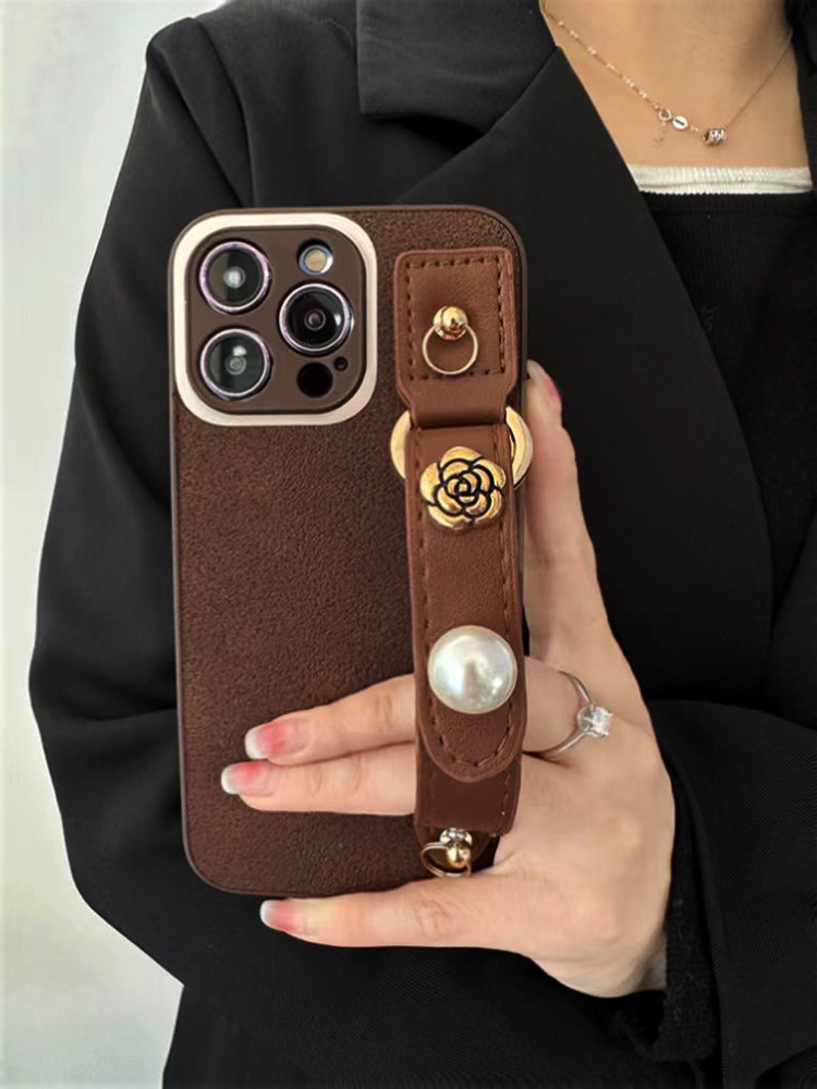Light Luxury Camellia Wristband Compatible with Apple 15 Pro Max Phone Case New High-end Feel 14 Creative Niche 13 High