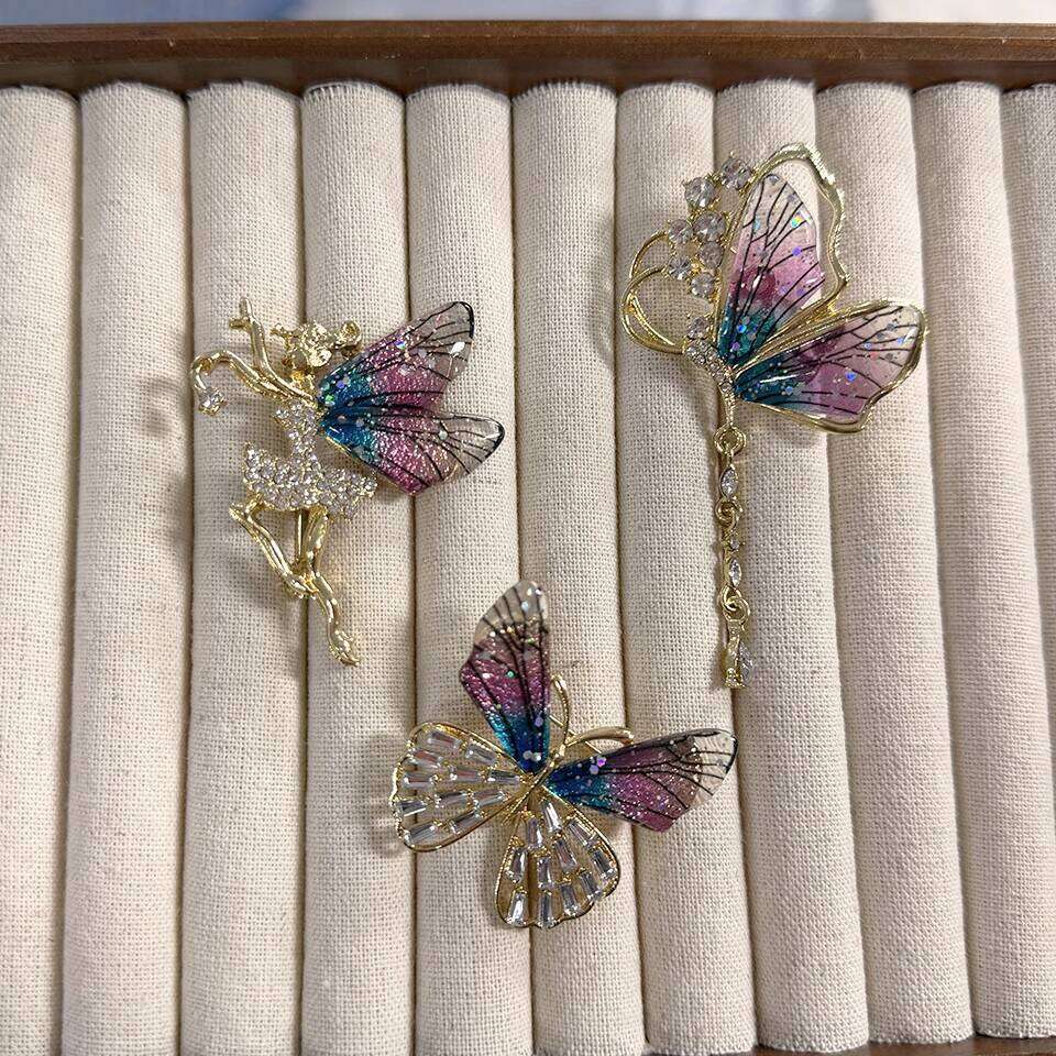 ZAKOL Exquisite Green Crystal Butterfly Dragonfly Brooch Fashion Lapel Pins for Women Girl Autumn Winter Versatile Accessories