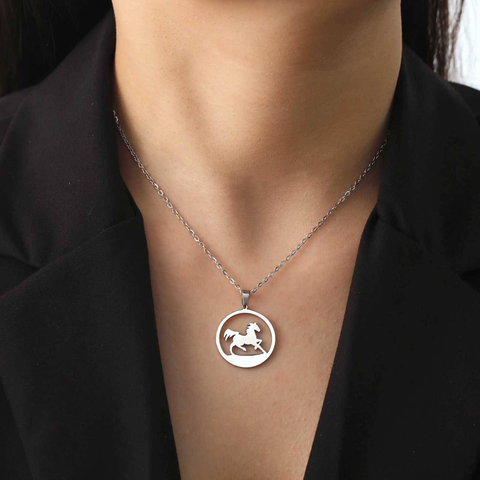 Skyrim Running Horse Round Pendant Necklace Women Girls Stainless Steel Neck Chain Fashion Jewelry Birthday Gift for Horse Lover Y251227