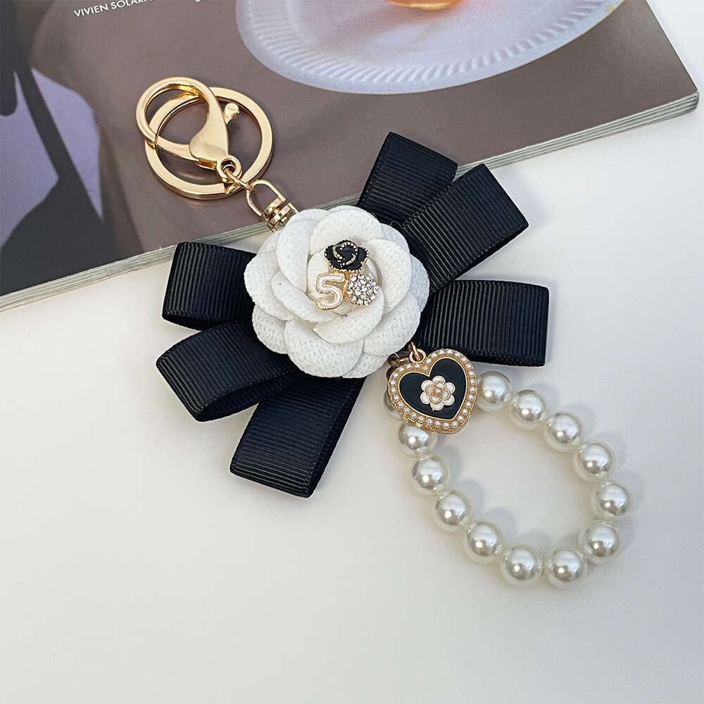 Women's Bag Pendant High-end Exquisite Fashion Creative Ribbon Pearl Keychain Small Gift key chain metal keyring belt