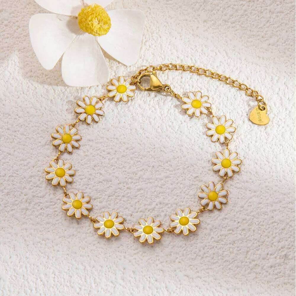 Simple Stylish Daisy Titanium Bracelet, High-end and Non Fading, Niche Design Stainless Steel Jewelry for Woman Gift 25H1229