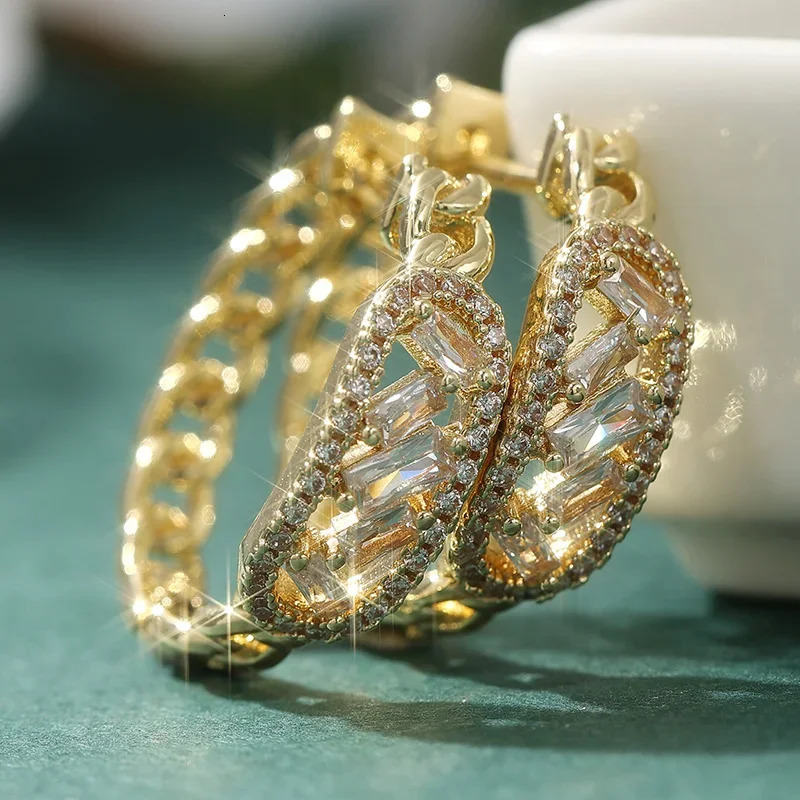 Fashion Square Synthetic Zircon Chain Shaped n Hoop Earrings for Women Classic Golden Plated Wedding Banquet Jewelry Crafts 251224