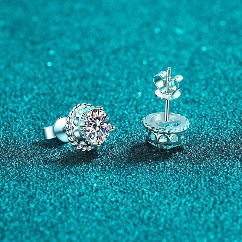 18K gold inlaid diamond paired with 0.3Ct moissanite style Pt950 platinum fashionable and simple earrings d67