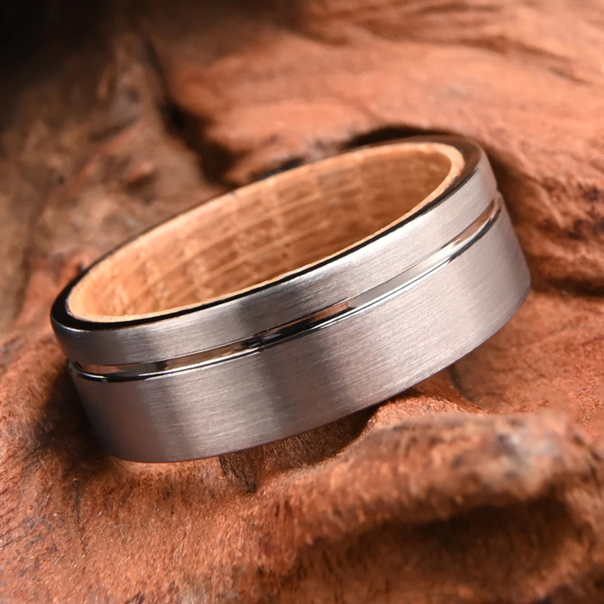 8mm Brushed Finishing Tungsten Ring Wine Barrel Wood Inner Ring Mens Wedding band Ring Engagement Party Fashion Jewelry Gift 251224