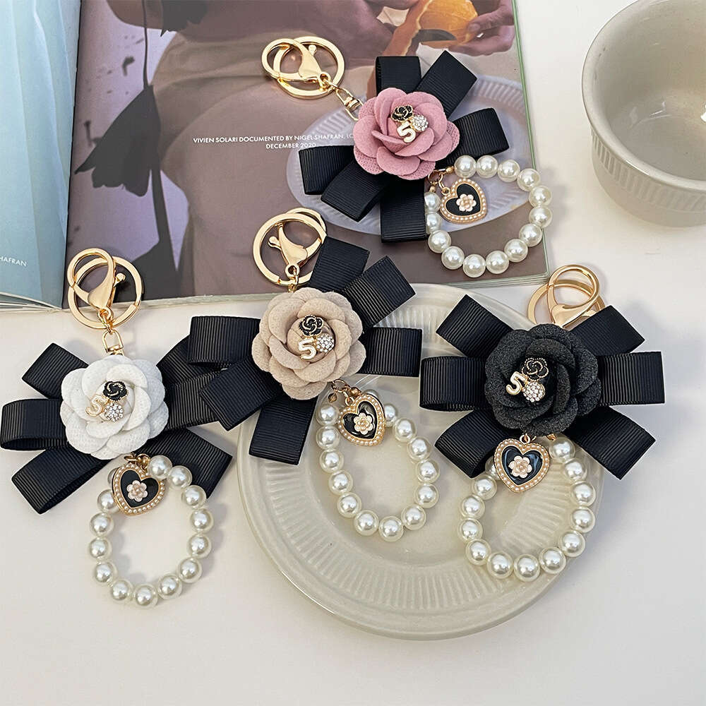 Women's Bag Pendant High-end Exquisite Fashion Creative Ribbon Pearl Keychain Small Gift key chain metal keyring belt