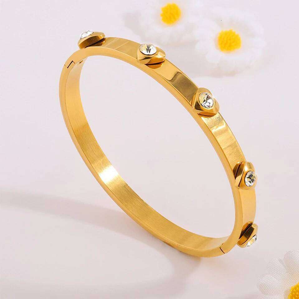 ZAKOL New Five-leaf Flower Heart Zircon Inlaid Stainless Steel Bracelet for Women High Quality Waterproof Jewelry Gift Clover