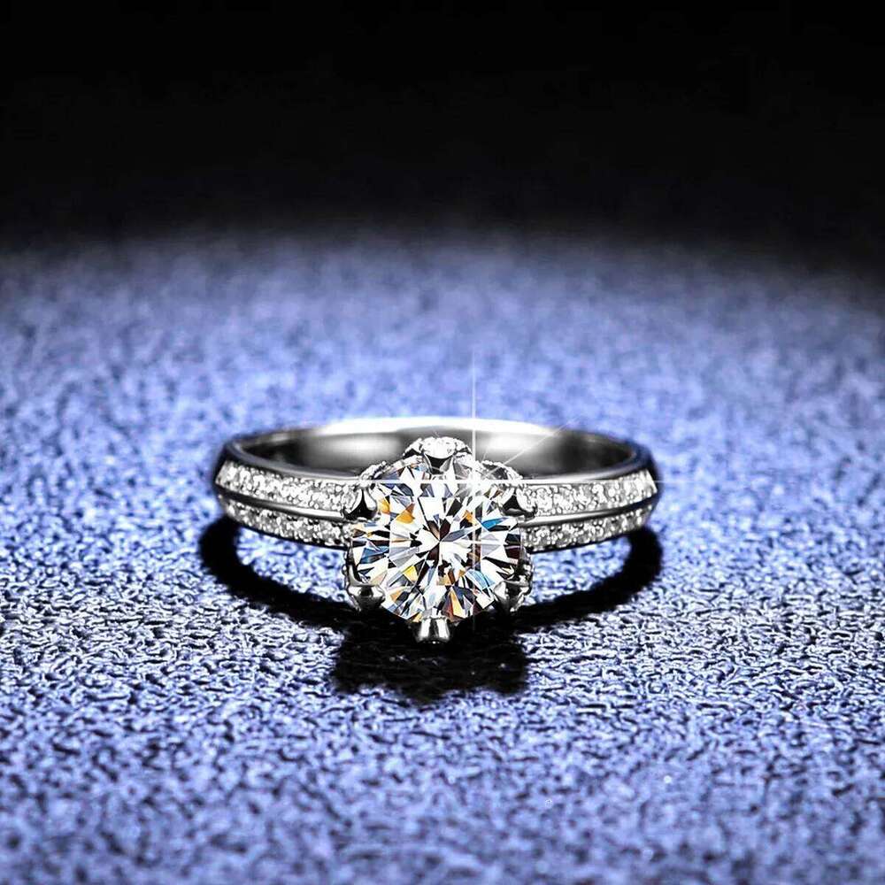 18K gold inlaid diamond moissanite PT950 platinum ring, six claw women's one Ct fashionable VVS1 ring f95