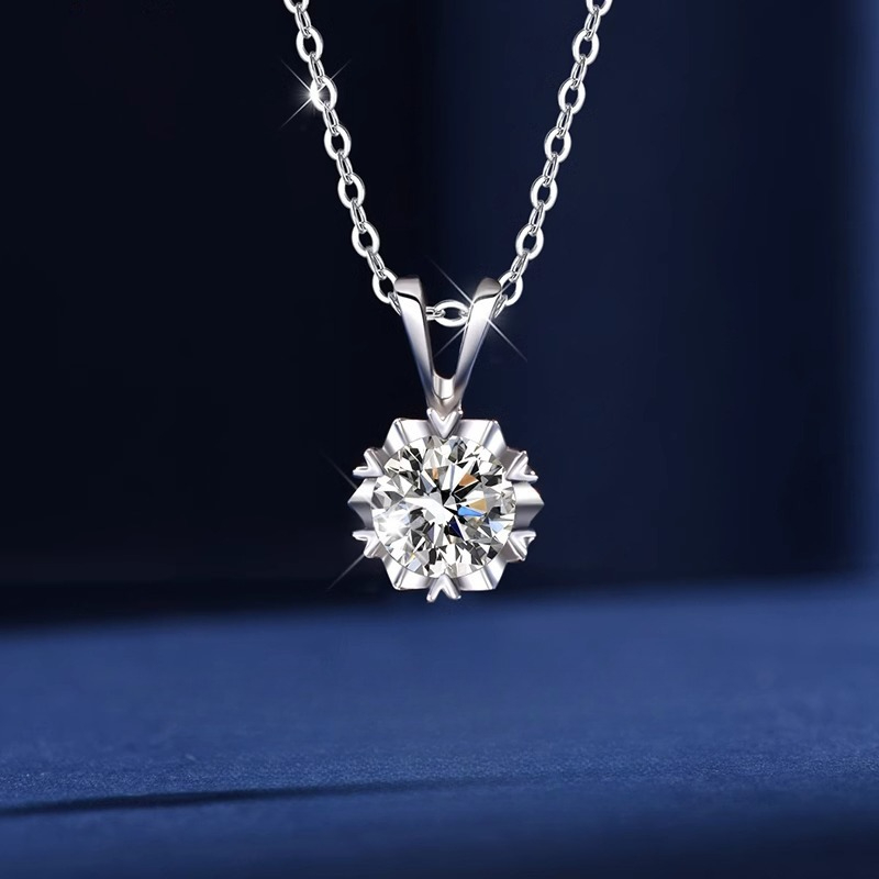 Fashionable Heart Shaped Hexagonal Star Necklace For Women Light Luxury Niche Moissanite Snowflake Pendant Accessory Gift For Girlfriend