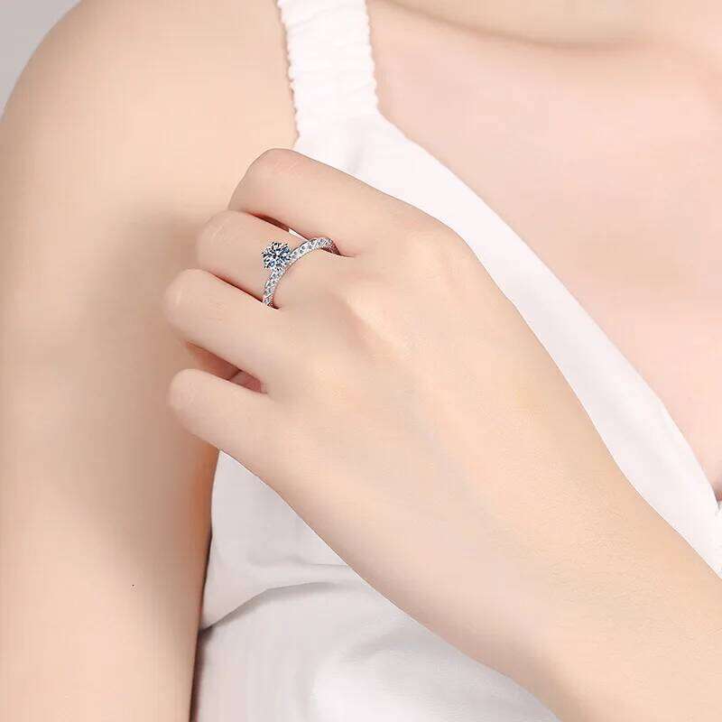 18K gold inlaid with diamonds, new pt950 platinum women's 0.8Ct ring, six claw moissanite fashionable diamond ring 653