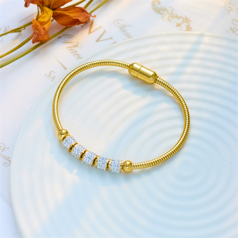 Luxury Brand Designer Jewelry European And American Fashion Trend New Fashion Steel Bracelet Butterfly Heart Pendant Decorative Bracelet Fashion Commu