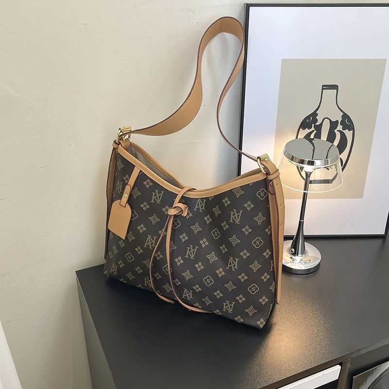 Elegant Handbag Ladies Premium Leather Construction Exclusive FaMOUs Collaboration H251229