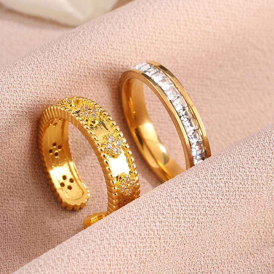 ZAKOL 2Pcs/Set Shiny Square Zircon Inlaid Couple Rings Exquisite Three-Dimensional Small Flowers CZ Fashion Jewelry Gift for Wom