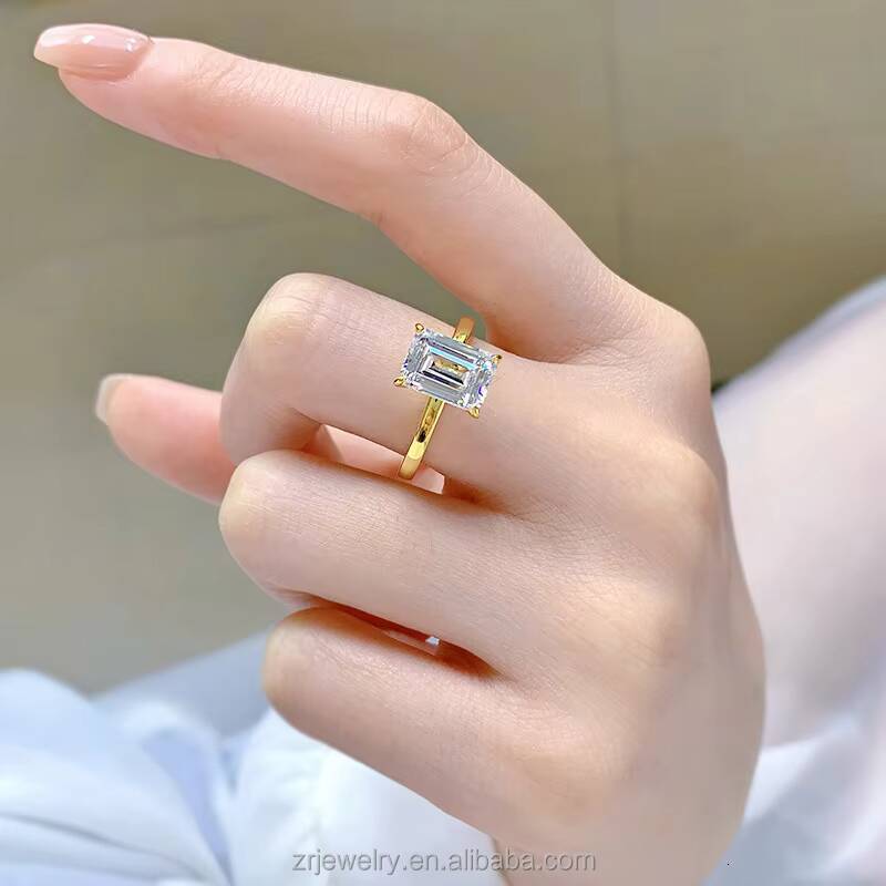 3ct Emerald Shape VVS1 Clarity Moissanite Diamond Engagement Ring Elegant Finger Rings