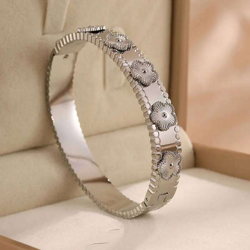 ZAKOL Stainless Steel Four-Leaf Clover Diamond Design Bracelet Jewelry, Suitable For Daily Matching Style Birthday Gifts