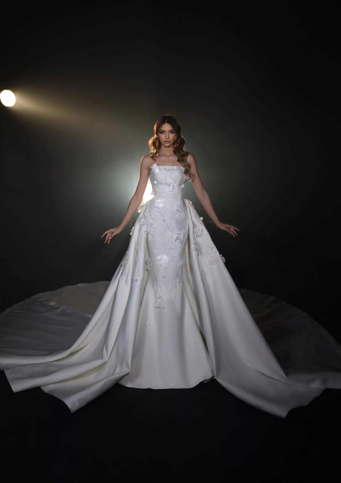 Amazing Wedding Dress Strapless Sleeveless 3D-Floral Appliques Bridal Gowns With Detachable Train Party Customized vestidos de novia