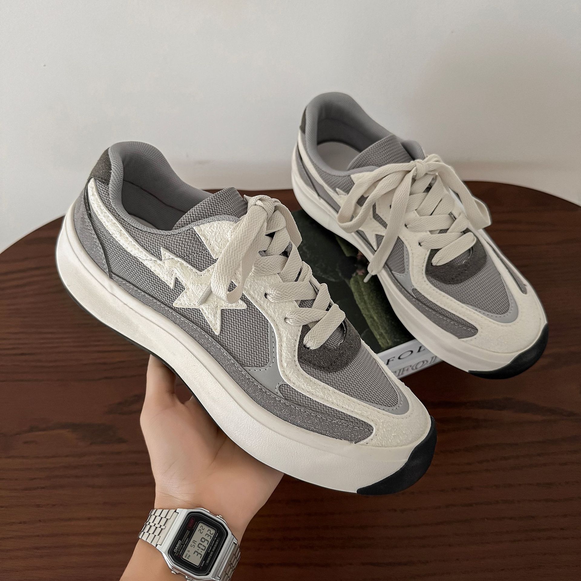 2026 New Design Mens Fashion Breathable Youth Trend Thick Sole Sneakers Versatile Retro Low Top Casual Shoes Free Shipping