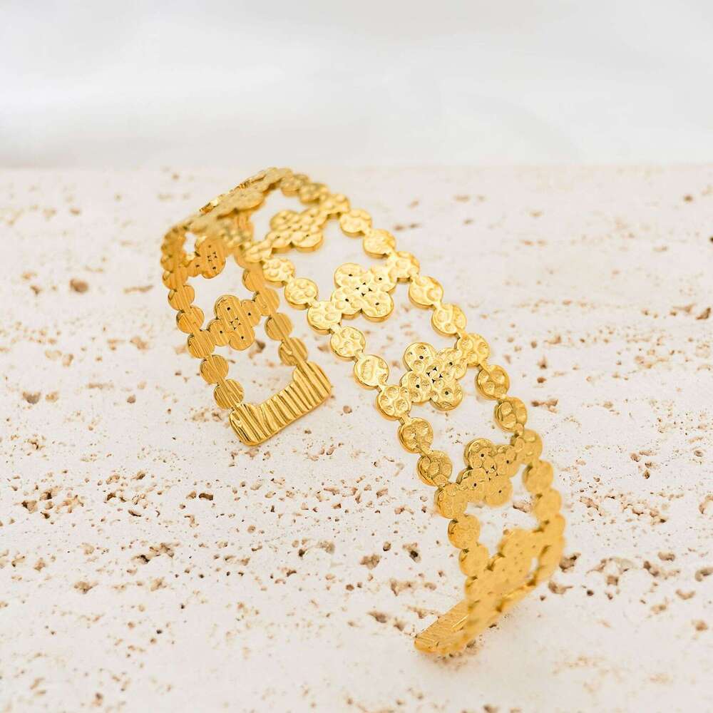 Cross-Border New Product Four-Leaf Clover Spliced Hollow Texture Bracelet Titanium Steel Plated 18k Gold Elegant Versatile Open Hand Jewelry