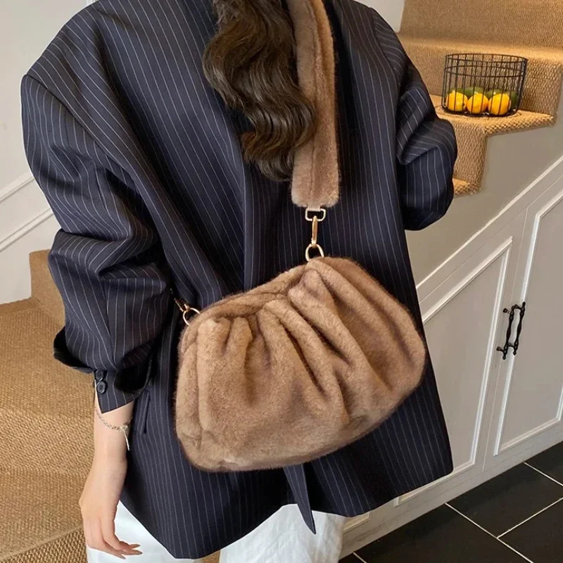 Fashionable Wrinkled Cloud Bag Soft Faux Fur Small Shoulder Bags for Women 2025 Winter Trend Korean Plush Handbags Crossbody 251216