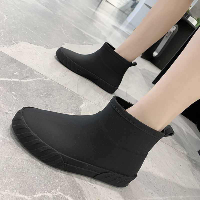 New winter cold resistant and warm rain boots for women, with thick wool lining and waterproof shoes, short tube rain boots, and snow boots