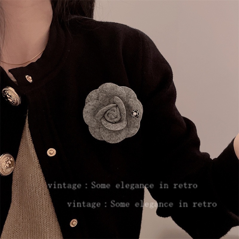 Luxury Brand Designer Jewelry Light Luxury High-End French Style Camellia Brooch For Women Elegant Fabric Flower Pin Autumn Winter Coat Brooch