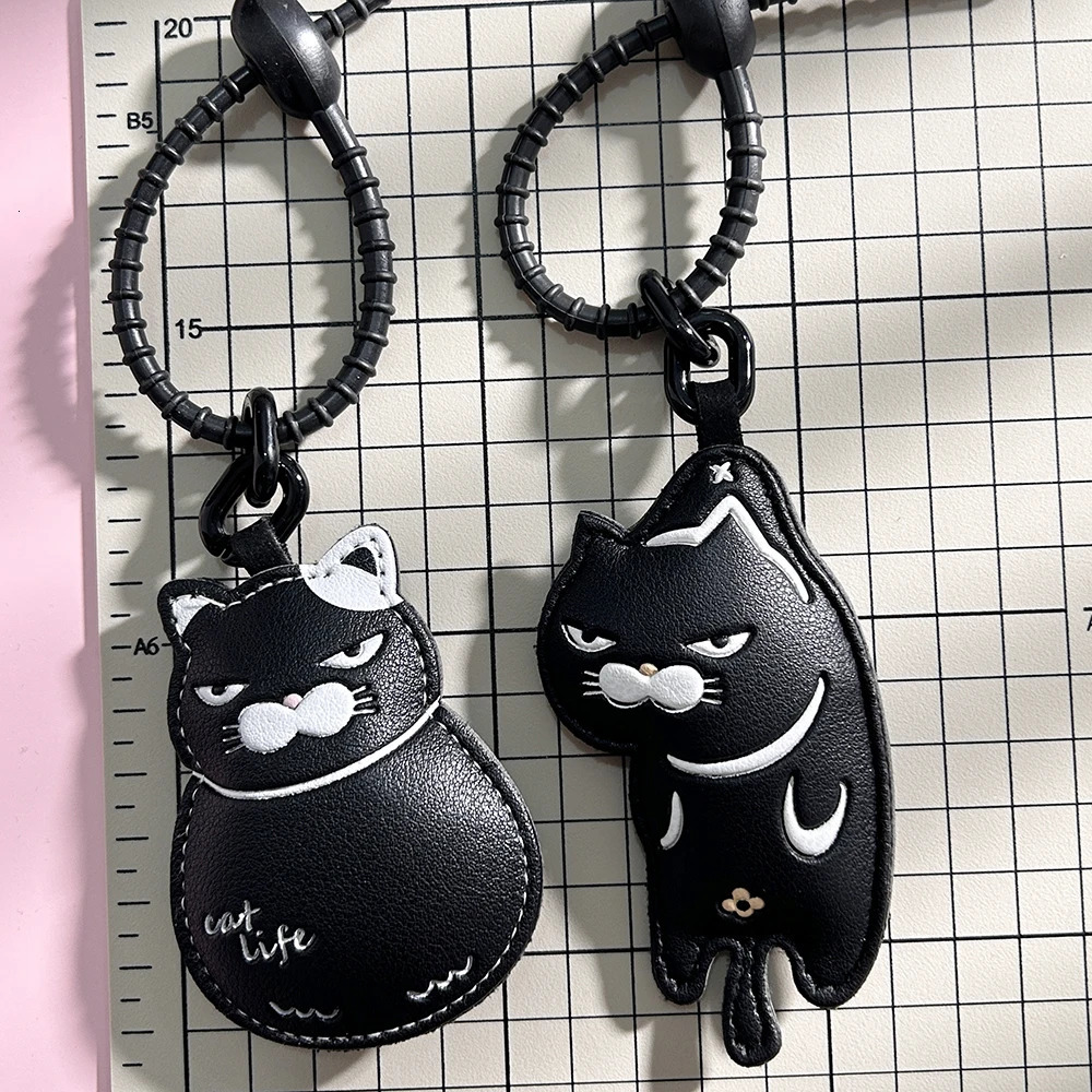 Cool Black Slacker Cat Leather Keychain Edgy Minimalist Couple Set Cute Bag Charm Unique Niche Gift for Lovers 251219