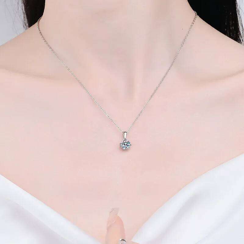 18K gold inlaid diamond necklace, moissanite classic and simple PT950 platinum four claw pendant1 Ct D-color collarbone chain 440