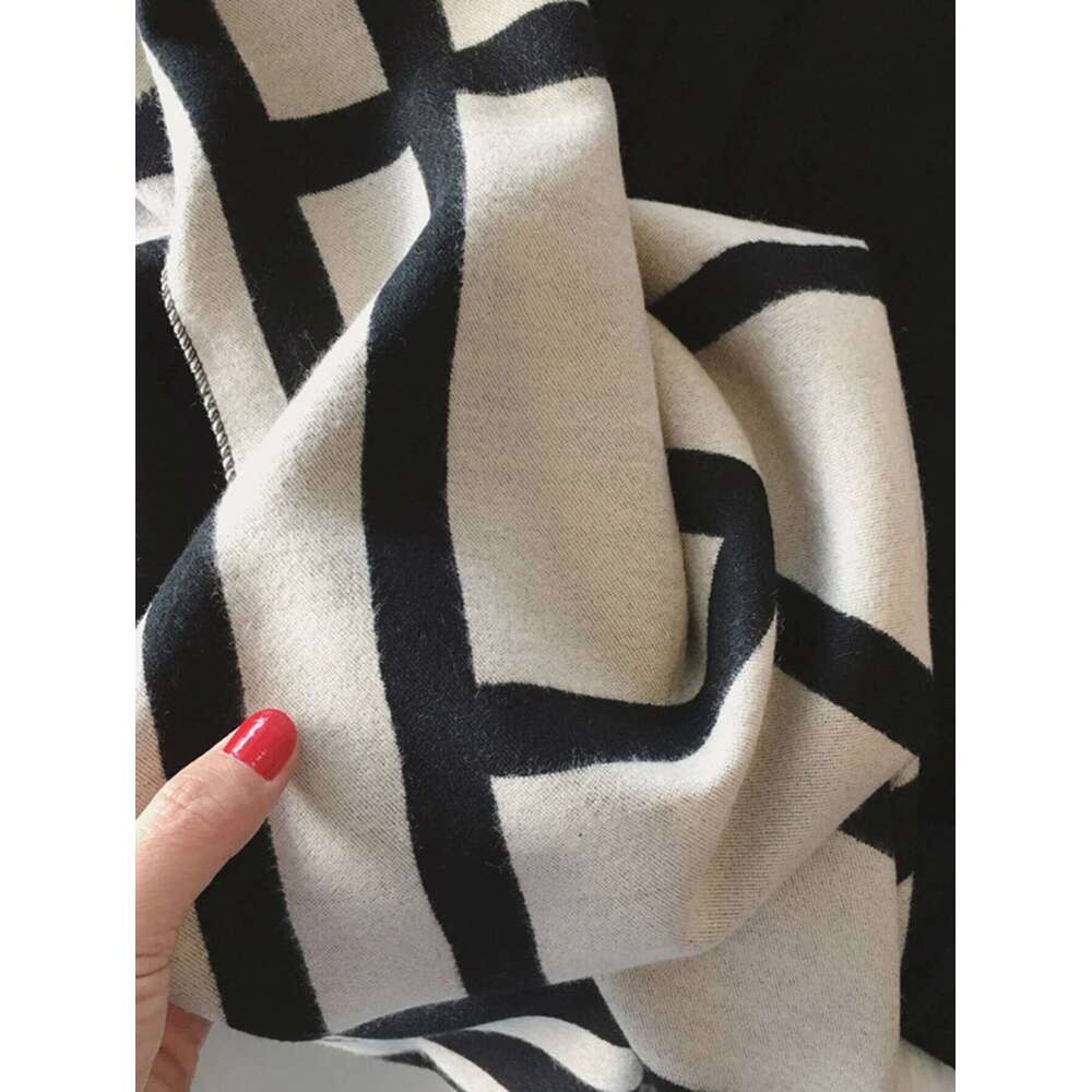 Premium Black Scarf for Women Winter Fashionable Korean Style Versatile Warm Neck Warmer Large Outerwear High-End 25M1229