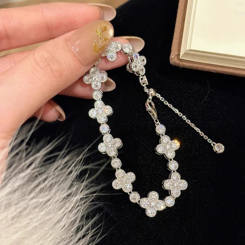 Luxury Brand Designer Jewelry Heavy Craft ~ Super Sparkling Snowflake Four-Leaf Clover Bracelet Inlaid With Zirconia Luxurious Exquisite Elegant High-