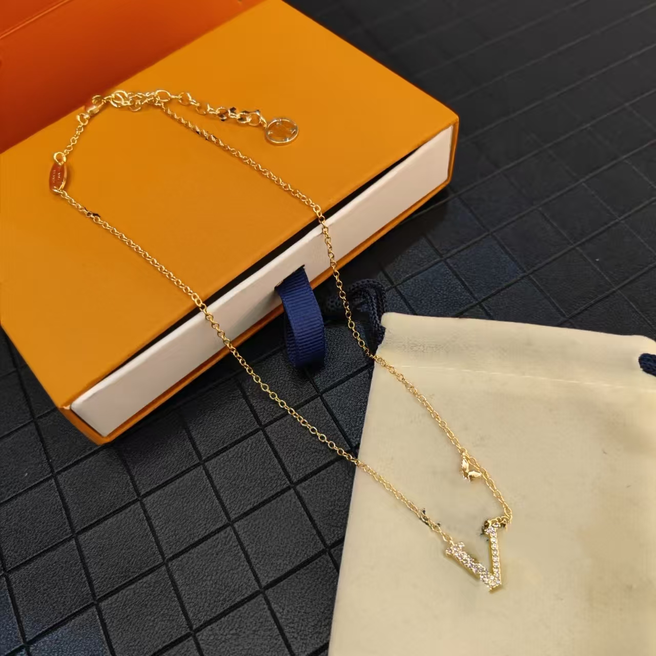 Designer Pendant Necklace Elegant Brand Letter Clover Star Flower Charm Necklace with diamond 18K Gold Plated Chain Choker For Woman Mens Party Fashio