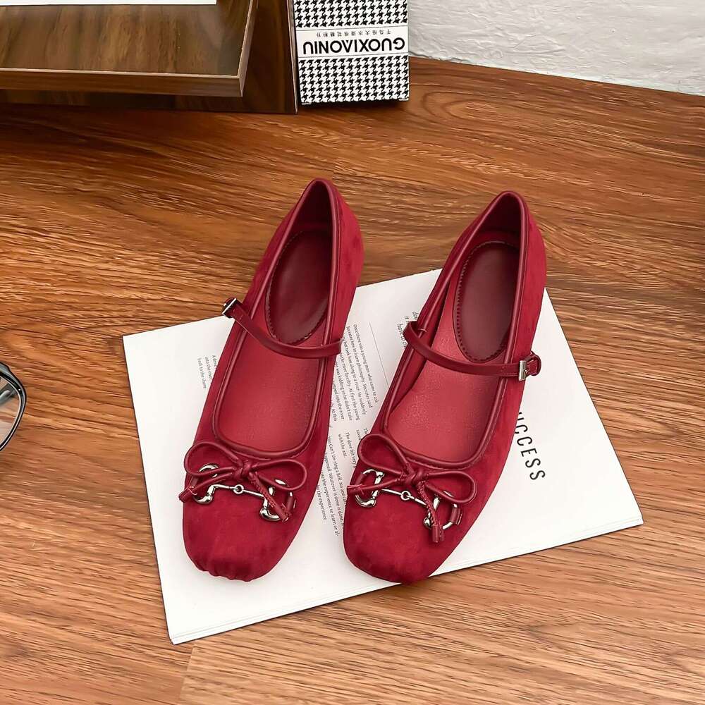 Internet Celebrity Style 2025 Spring New Korean Retro Single Shoes for Women, High-End Fashion Ballet Flats with Wrinkles