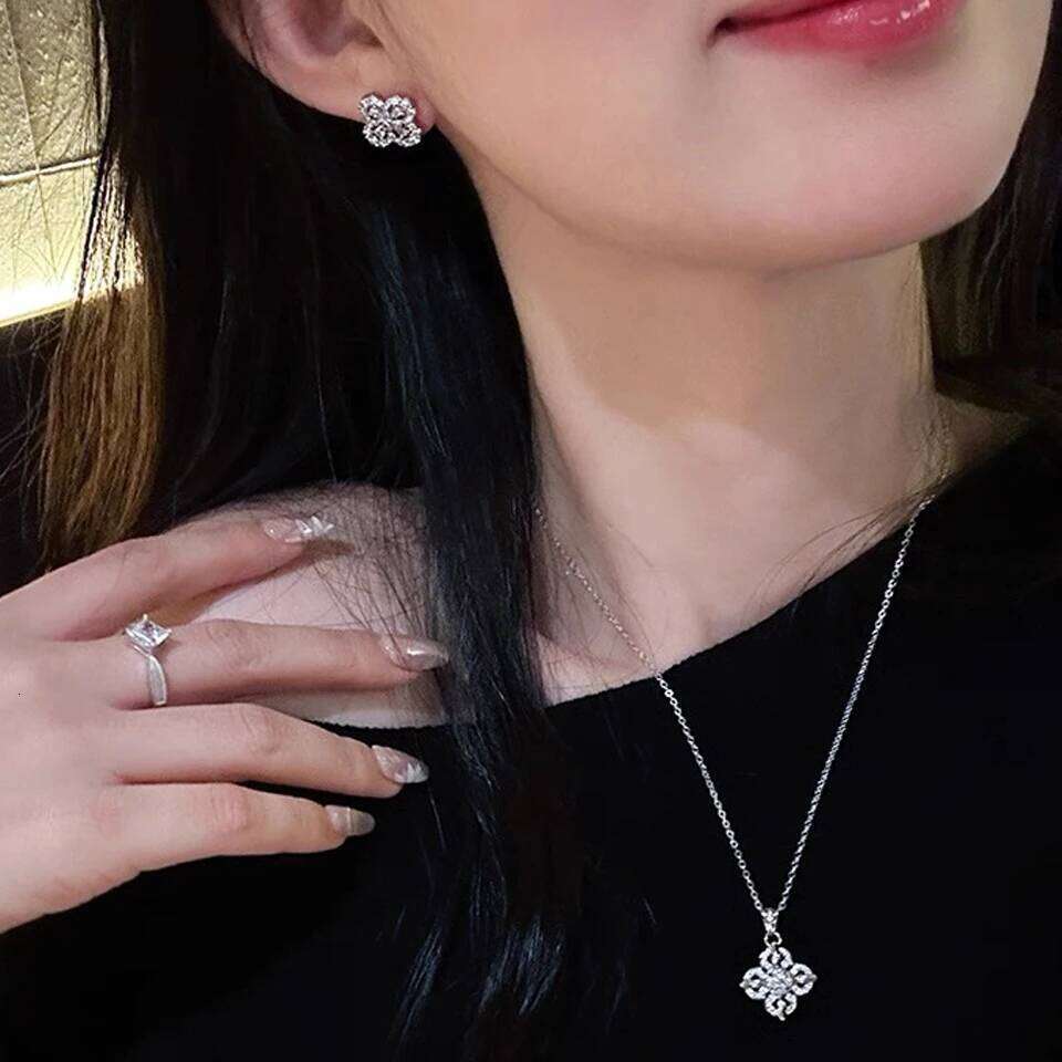 ZAKOL Brilliant Micro-inlaid Zirconia Camellia Stud Earrings for Women Exquisite Geometric Flower Party Ear Accessories