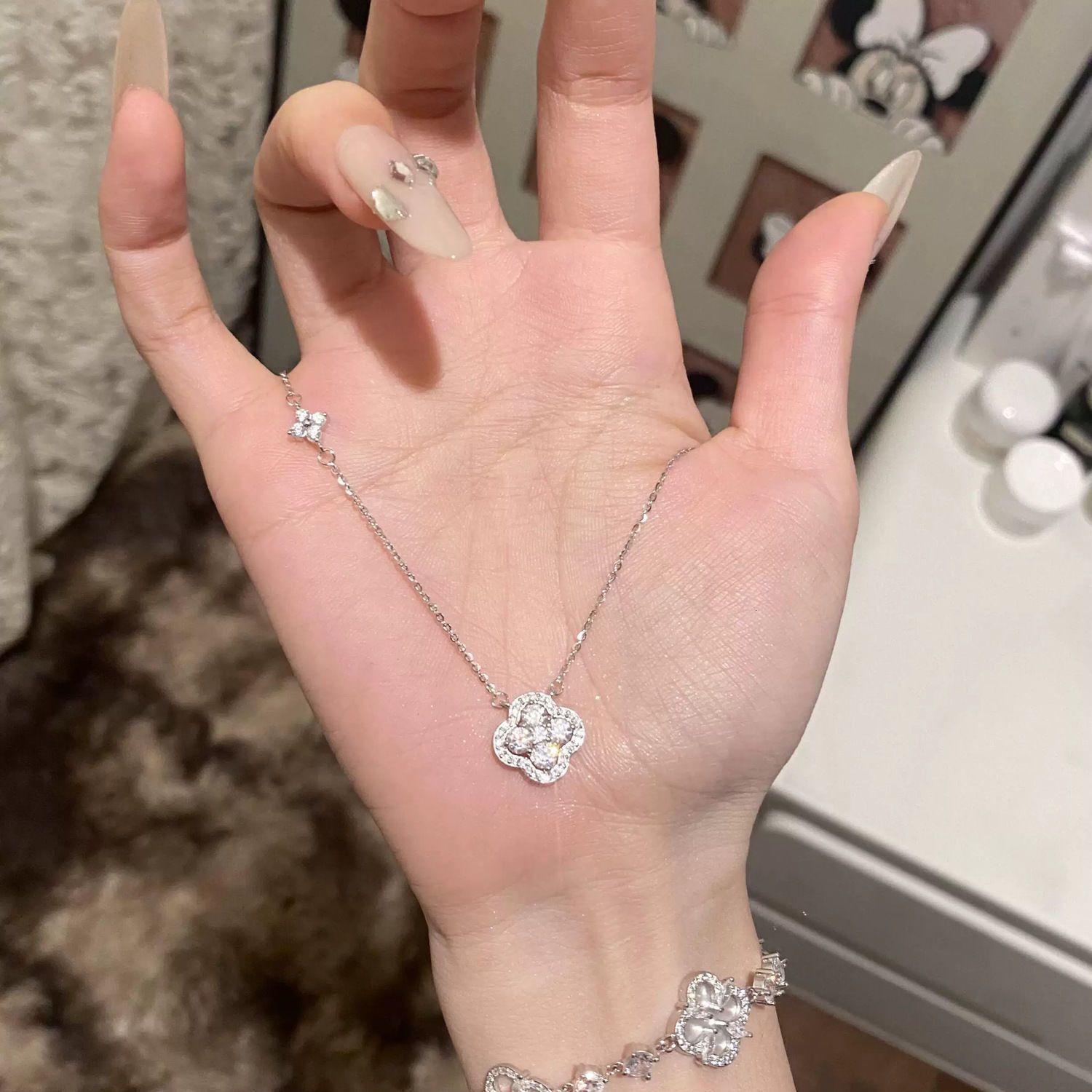 Luxury Brand Designer Jewelry Shiny Four-Leaf Clover Necklace For Women, Light Luxury, Niche, High-End Feel, Sparkling Collarbone Chain, Birthday Gift