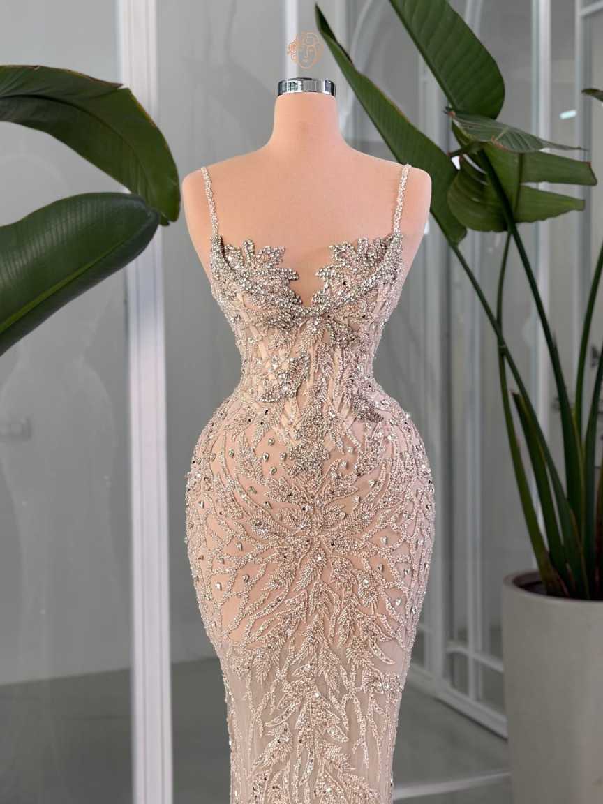 Sexy Sleeveless Sequined Prom Dresses Sparkly Spaghetti Straps Beaded Evening Dress Floor Length Customized Party Cocktail Gown