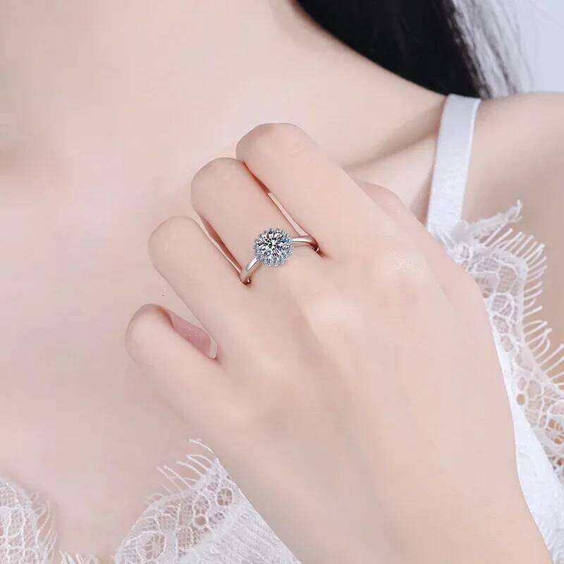 18K Gold Inlaid Women's Sunflower Moissanite Pt950 Platinum Ring Suitable for Girlfriends Fashionable and Simple eaf