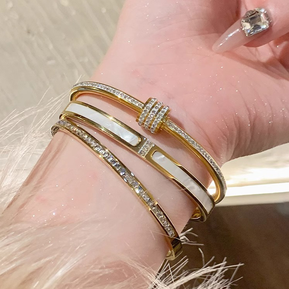 Luxury Brand Designer Jewelry Hot-Selling Unique Minimalist Style Niche Design Fashion Steel Non-Fading Bracelet Fashionable Light Luxury Elegant Vers