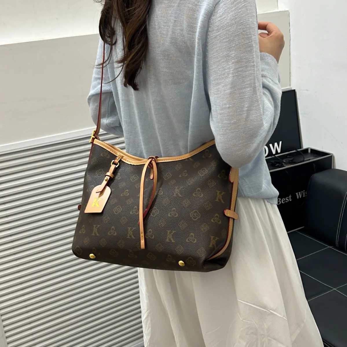 2025 Minimalist Shoulder Bag Multi-Way Convertible Top Handle Crossbody Purse for Women Sleek Day to Night Carryall H251229