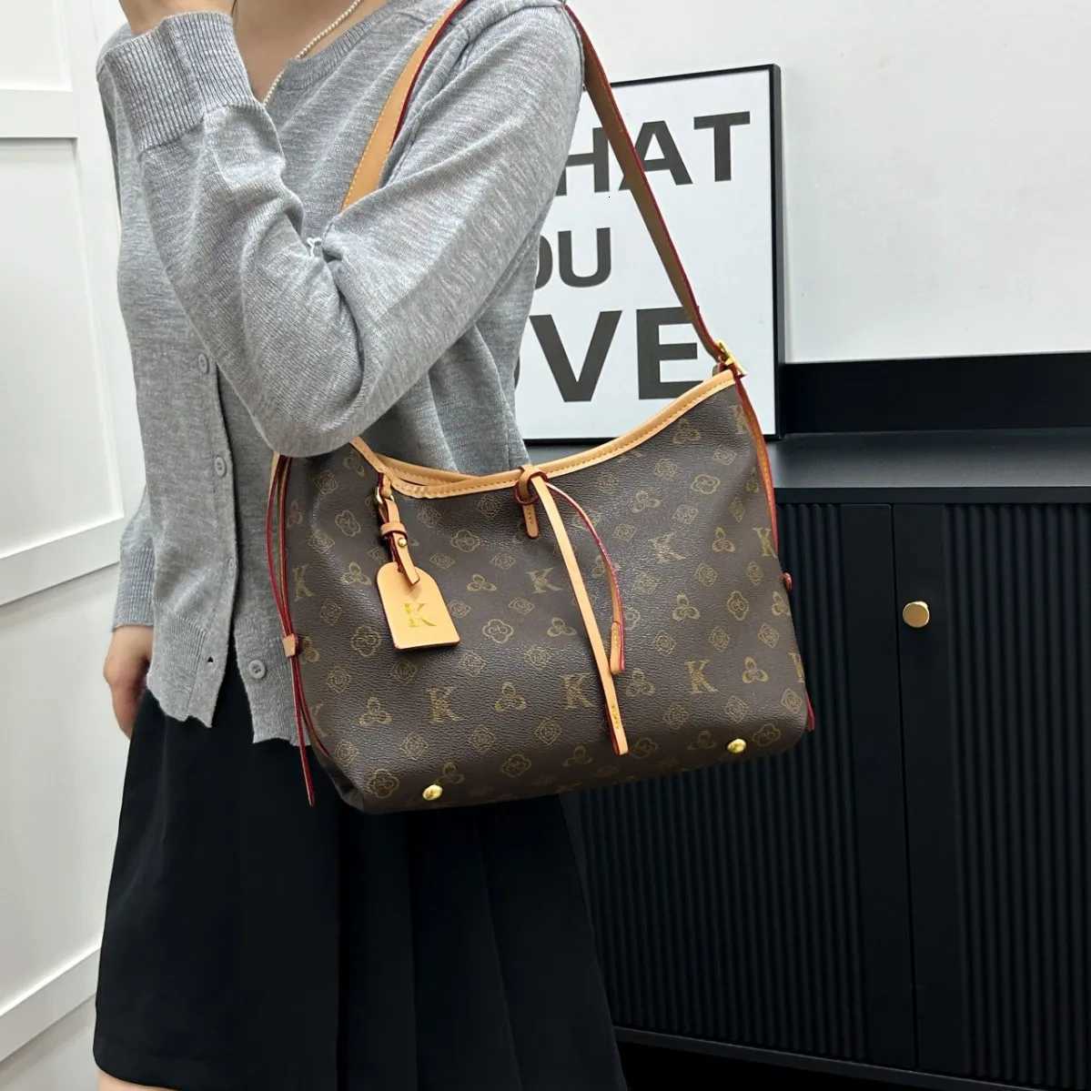 2025 Minimalist Shoulder Bag Multi-Way Convertible Top Handle Crossbody Purse for Women Sleek Day to Night Carryall H251229