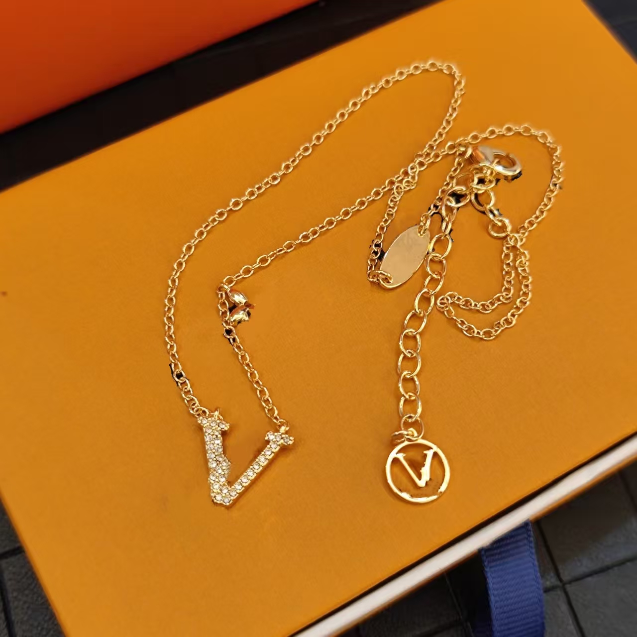 Designer Pendant Necklace Elegant Brand Letter Clover Star Flower Charm Necklace with diamond 18K Gold Plated Chain Choker For Woman Mens Party Fashio