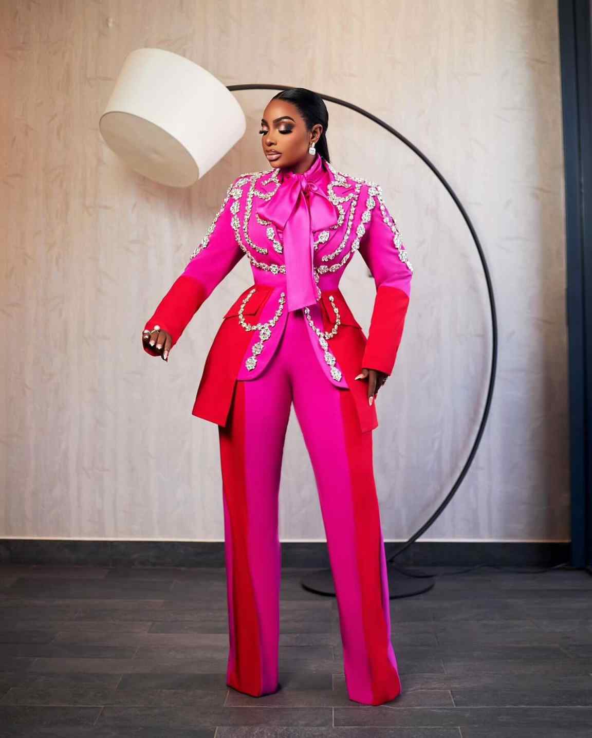 Luxury Custom Made Women Suits 2 Pieces Blazer Pants Notched Lapel One Button Rhinestone Appliques Formal Business Office Plus Size