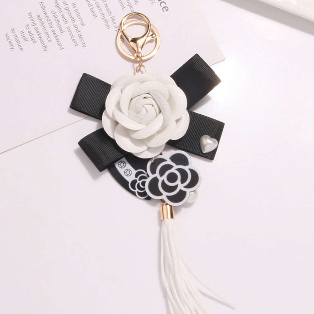 Women's Keychain Ornament Hanging Chain metal Hot Sale New Accessories Pearl Bow Pendant Jewelry Earphone Case Leather Flower Car Key Ring Phone 