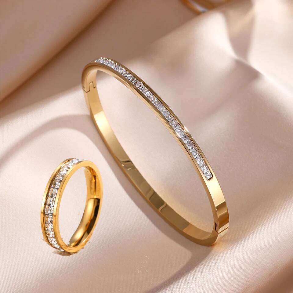 ZAKOL 4Pcs Classic Heart-Shaped Stainless Steel with Zircon Inlay Simple Couple's Bracelet Ring for Men And Women